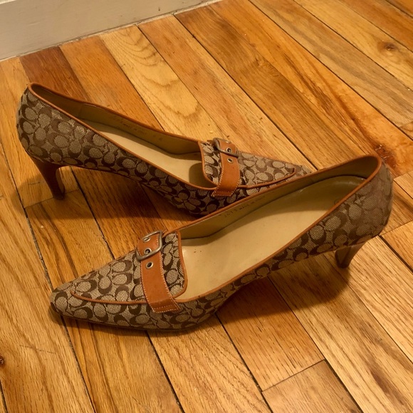 Coach Signature logo heels with tan buckle size 9 - Picture 1 of 7